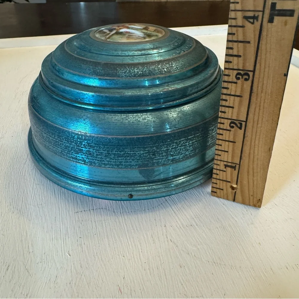 Vintage 1940/50 Decorative Blue Metallic Powder Puff Music Box